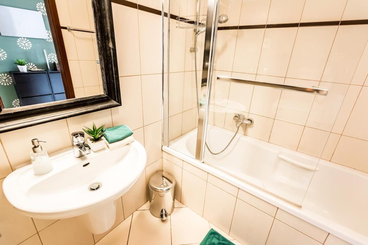Apartment Penthouse Free Parking 2balconies Ac Budapest
